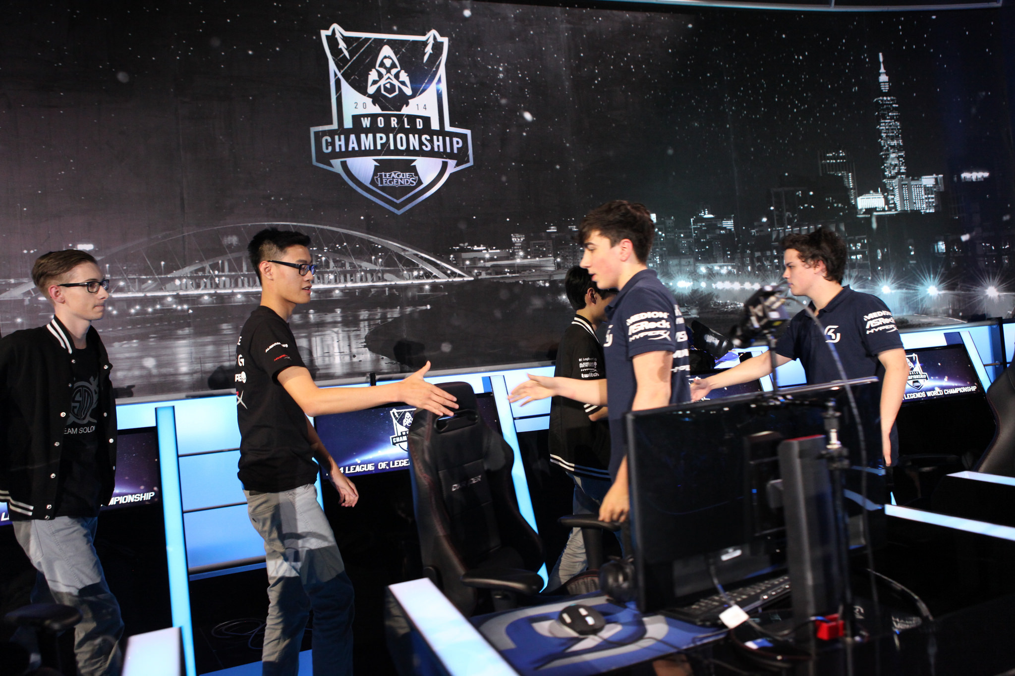 BLG战队团队协作制胜，Elk金克丝五杀惊艳全场——深度比赛复盘